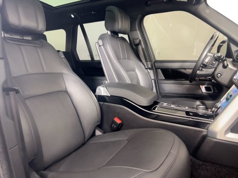 Used 2020 Land Rover Range Rover HSE image 24