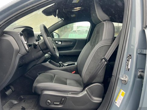 Used 2023 Volvo C40 P8 Recharge Ultimate image 11