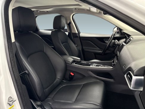 Used 2018 Jaguar F-PACE Premium image 23