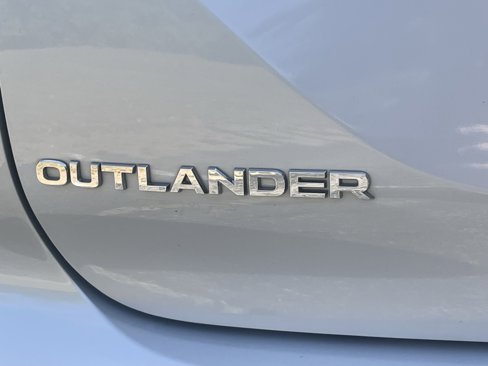 Used 2022 Mitsubishi Outlander ES image 20