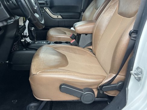 Used 2017 Jeep Wrangler 75th Anniversary image 14