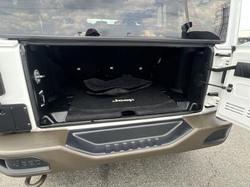 Used 2017 Jeep Wrangler 75th Anniversary image 28