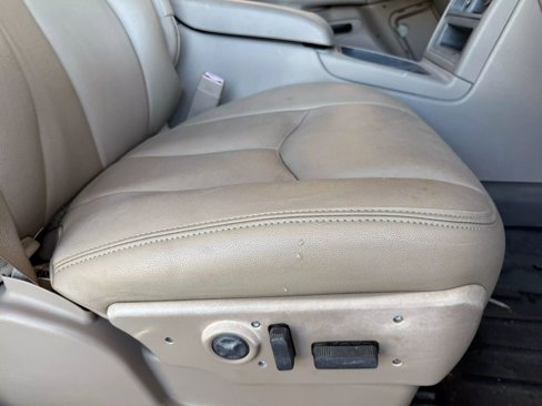 Used 2004 Chevrolet Suburban Z71 w/ Preferred Equipment Group image 30