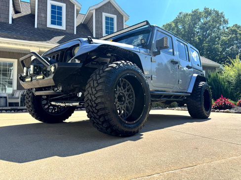 Used 2013 Jeep Wrangler Unlimited Sahara w/ Dual Top Group image 25