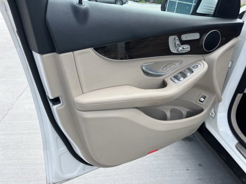 Used 2022 Mercedes-Benz GLC 300 image 10
