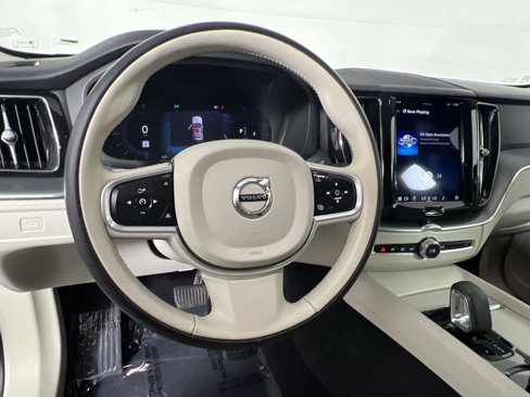 Used 2023 Volvo XC60 B5 Core image 13