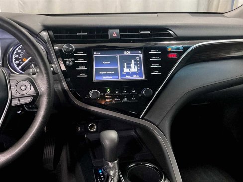 Used 2018 Toyota Camry LE image 18
