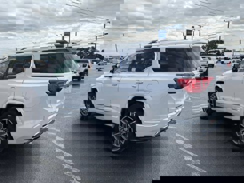 Used 2019 GMC Acadia Denali image 3
