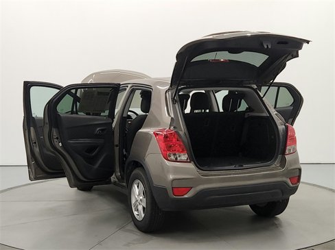 Used 2022 Chevrolet Trax LS w/ Tint and Cruise Package image 13