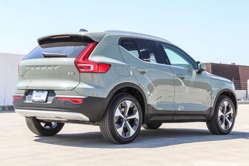 Used 2024 Volvo XC40 B5 Plus w/ Climate Package image 6