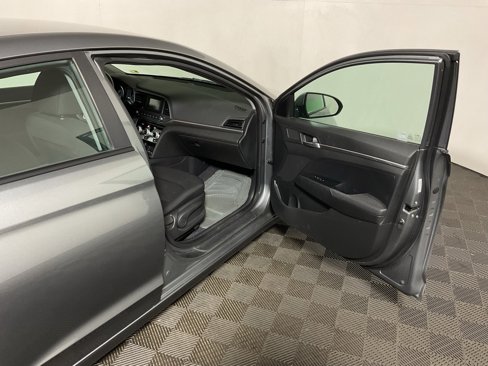 Used 2019 Hyundai Elantra SE w/ Cargo Package image 32
