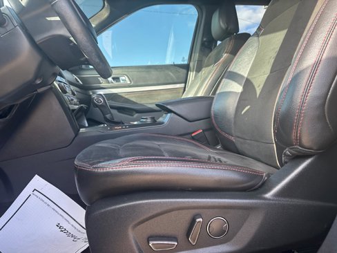 Used 2018 Ford Explorer XLT w/ Equipment Group 202A image 19