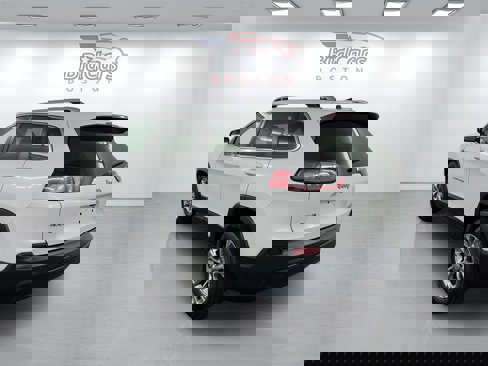 Used 2019 Jeep Cherokee Latitude Plus w/ Cold Weather Group image 6