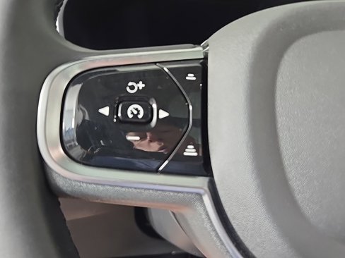 Certified 2025 Volvo S60 B5 Plus image 25