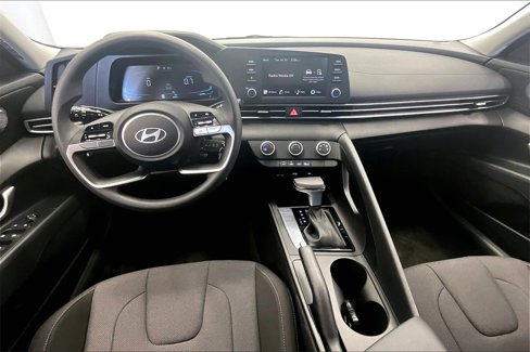 Certified 2025 Hyundai Elantra SE image 15