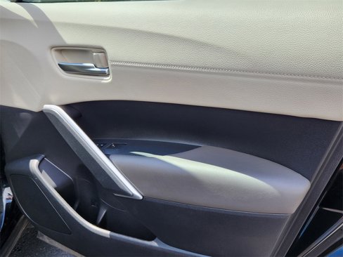 Used 2022 Toyota Corolla Cross XLE image 17