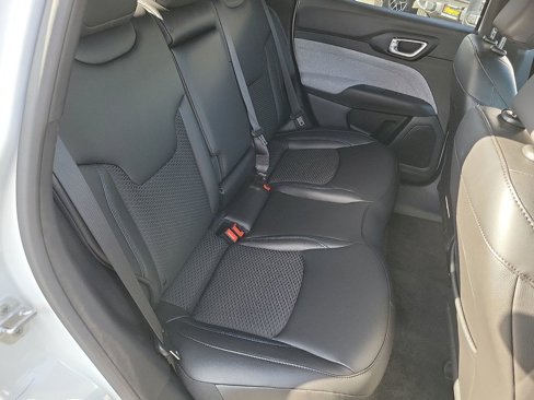 New 2025 Jeep Compass Latitude image 17