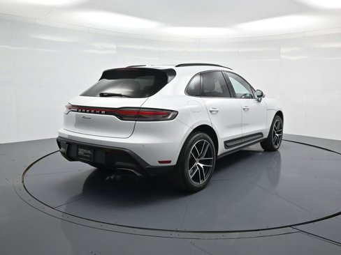 Certified 2025 Porsche Macan image 27
