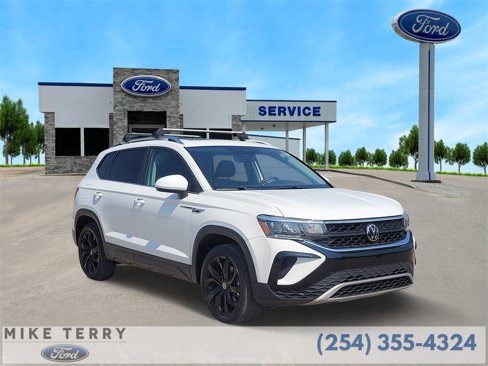 Used 2023 Volkswagen Taos SE image 1
