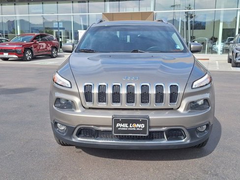 Used 2017 Jeep Cherokee Limited image 8