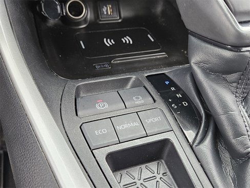 Used 2023 Toyota RAV4 XLE Premium image 21
