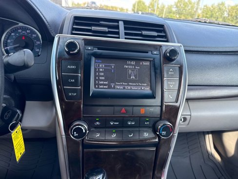 Used 2016 Toyota Camry LE image 19