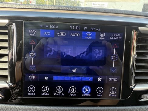 Used 2017 Chrysler Pacifica Touring-L w/ Tire & Wheel Group image 29