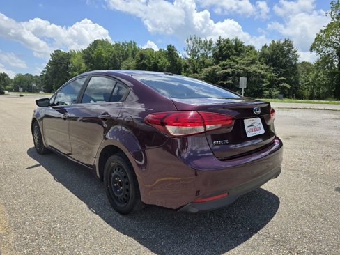 Used 2018 Kia Forte LX image 9