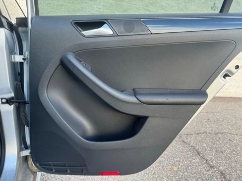 Used 2015 Volkswagen Jetta TDI SEL image 16