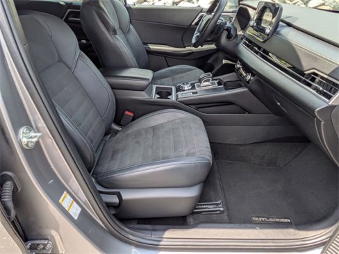 Used 2023 Mitsubishi Outlander SE image 29
