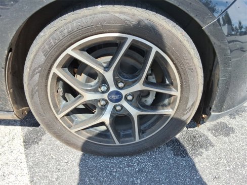 Used 2018 Ford Focus SE w/ SE Appearance Package image 12