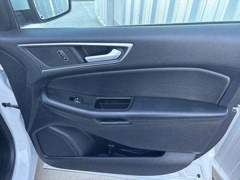 Used 2020 Ford Edge SEL image 34