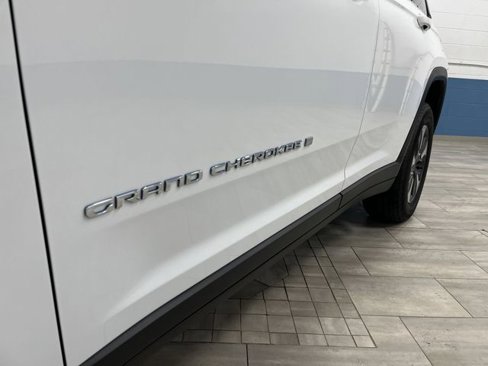 Used 2022 Jeep Grand Cherokee Limited 4xe w/ Luxury Tech Group II image 40