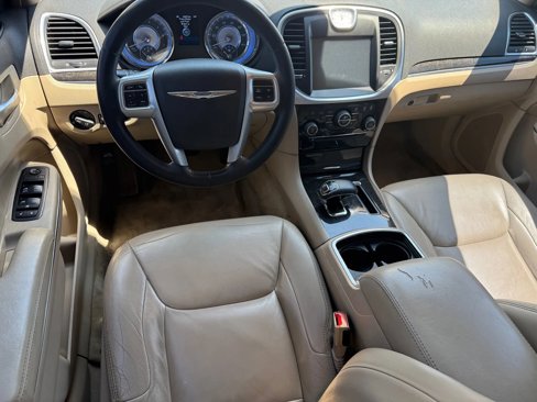 Used 2013 Chrysler 300 w/ Driver Convenience Group image 15