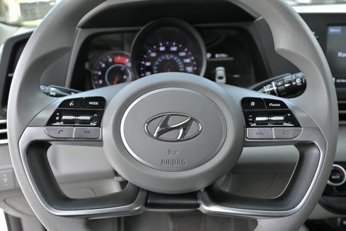Used 2022 Hyundai Elantra SEL image 19
