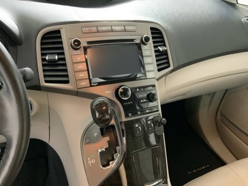Used 2015 Toyota Venza XLE image 26