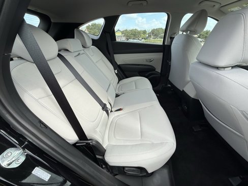 Used 2025 Hyundai Tucson SE image 11