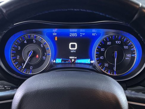 Used 2020 Chrysler 300 Touring image 15