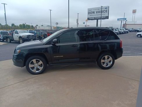 Used 2017 Jeep Compass Latitude image 3