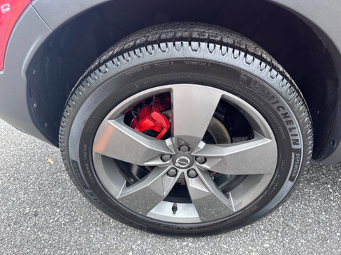 Used 2019 Volvo XC40 T4 Momentum image 25