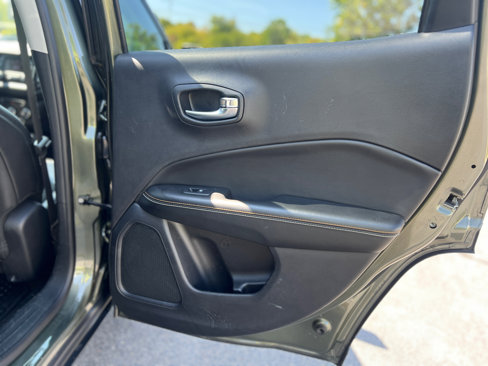 Used 2018 Jeep Compass Latitude w/ Cold Weather Group image 38