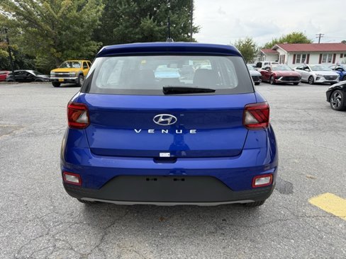 New 2025 Hyundai Venue SE image 4