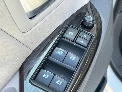 Used 2020 Toyota Sienna XLE image 28