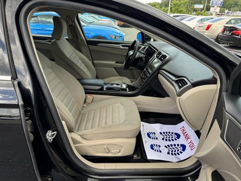 Used 2018 Ford Fusion SE image 9