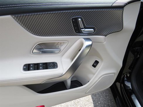 Used 2025 Mercedes-Benz CLA 250 4MATIC image 9