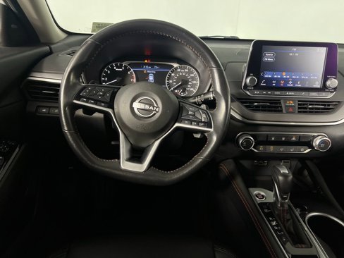 Used 2024 Nissan Altima 2.5 SR image 14