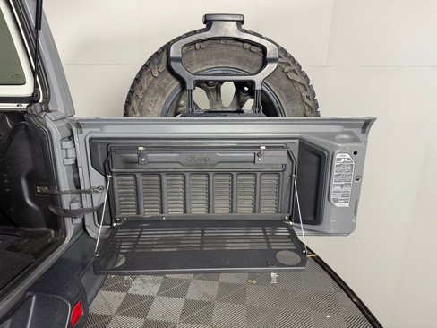 Used 2020 Jeep Wrangler Unlimited Sahara image 19