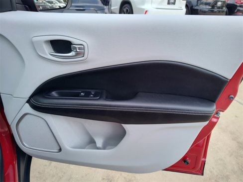 Used 2019 Jeep Compass Latitude image 33