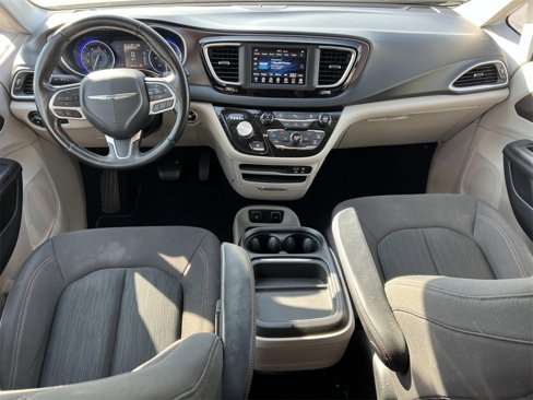 Used 2019 Chrysler Pacifica Touring Plus w/ Tire & Wheel Group image 14