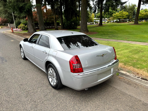 Used 2006 Chrysler 300 C w/ Navigation & Sound Group II image 3